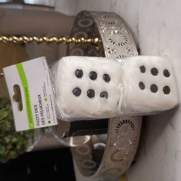 AUTOTRENDS fuzzy dice - Picture 3 of 3